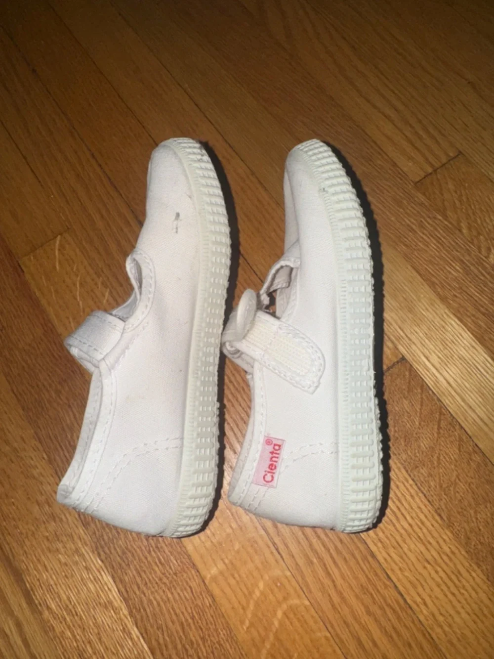 Cienta Kids Shoes 50000 in white- size kids 29 (US 11)